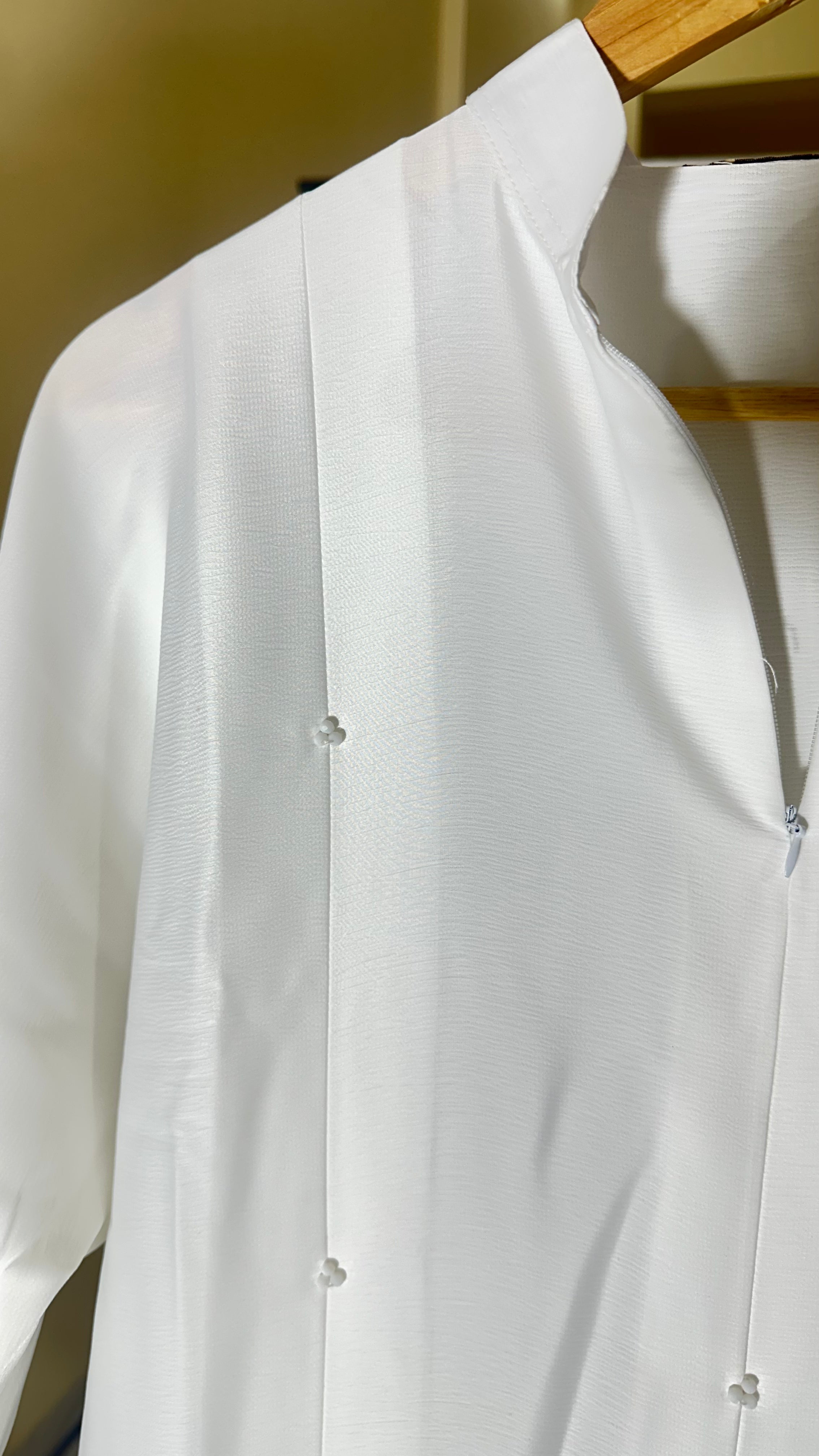 Elegant White Haj/Umrah Abaya with Minimal Bead Handwork – Imported Nida (Indian Made)